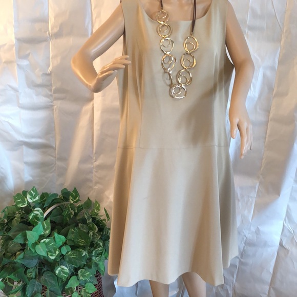 2pc lightweight blazer & Dress set. Night out, work, or day of Worship. Size 16 - Picture 5 of 13